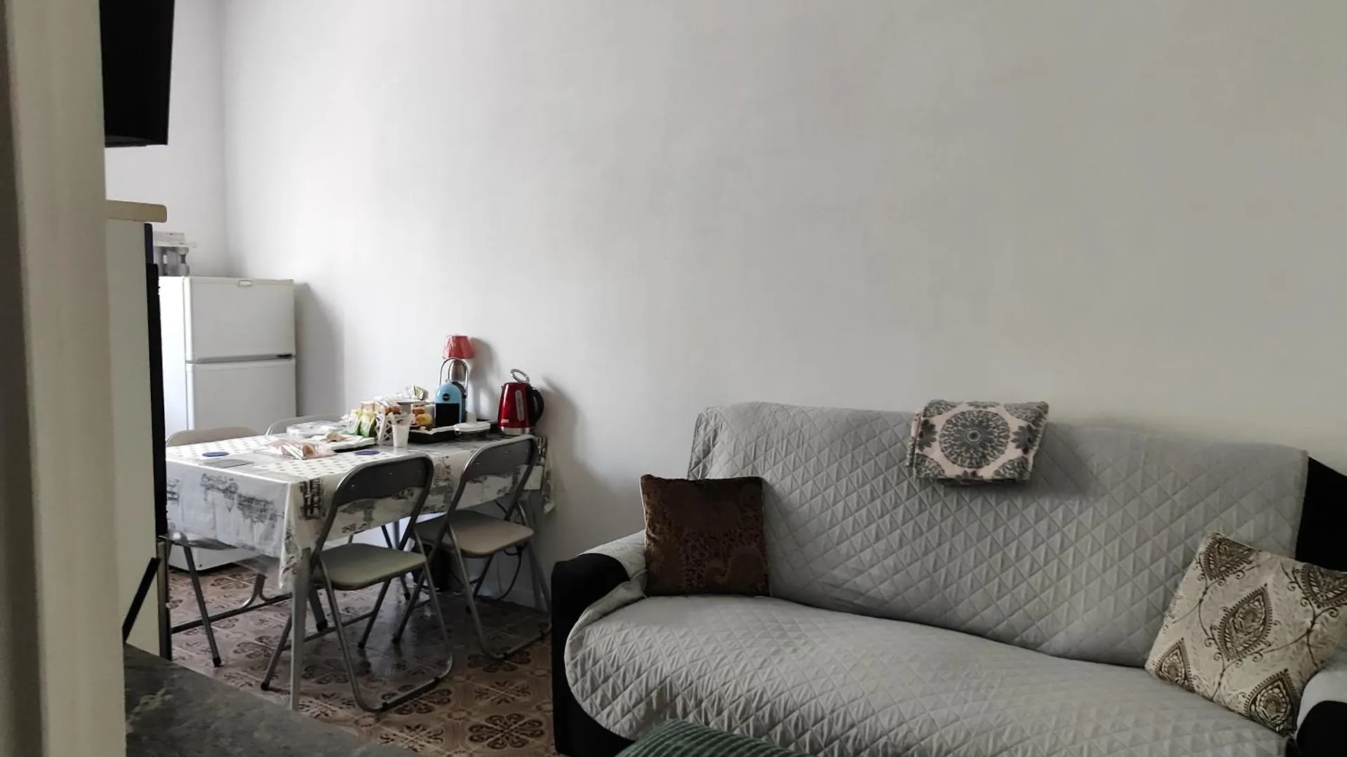 Guest House Apartment 贝拉里亚-伊贾马里纳 住宿加早餐酒店